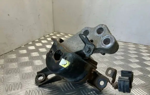 Toyota Avensis T270 Engine mount bracket