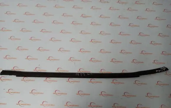 Hyundai ix35 Rear door windshield rail 