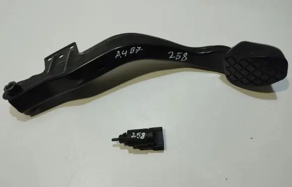 Audi A4 S4 B7 8E 8H Brake pedal 8E1721140 19322010