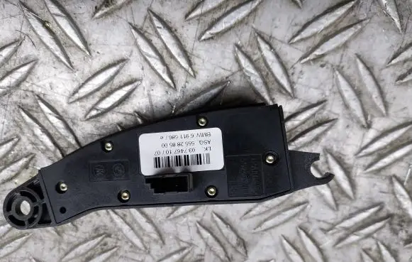 Steering wheel buttons/switches