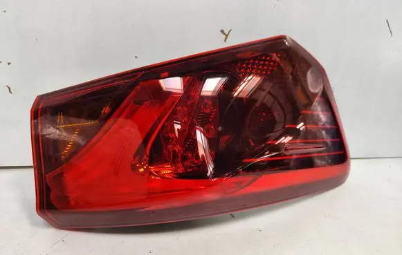 Toyota Avensis T270 Rear/tail lights 8156005300