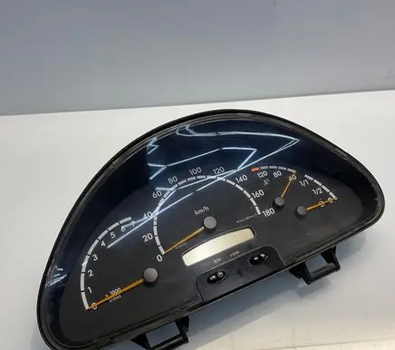 Speedometer (instrument cluster)