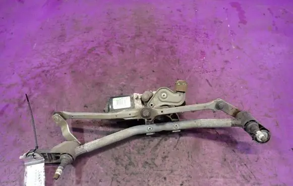 Renault Clio III Front wiper linkage and motor 