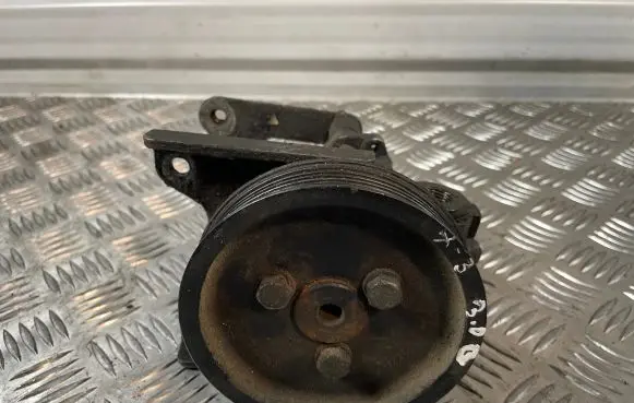 BMW X3 E83 Power steering pump 32427516848