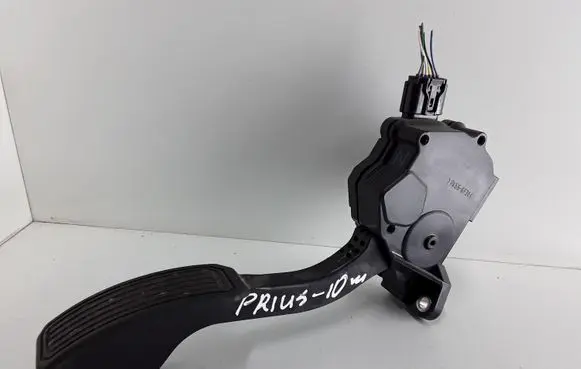 Toyota Prius (XW30) Accelerator throttle pedal 7811012010 1988007310