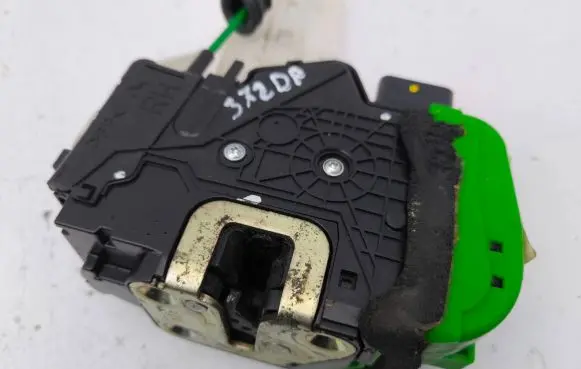 Hyundai i40 Front door lock