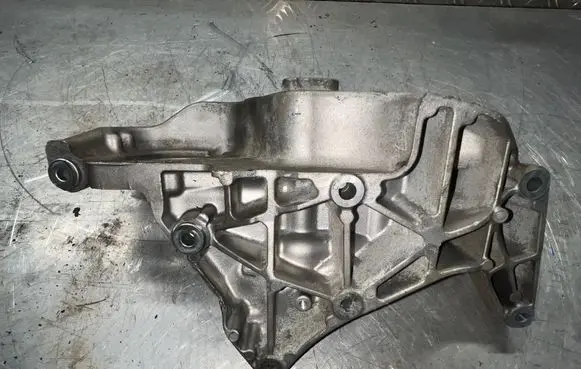 Volvo S60 Generator/alternator bracket 31401103