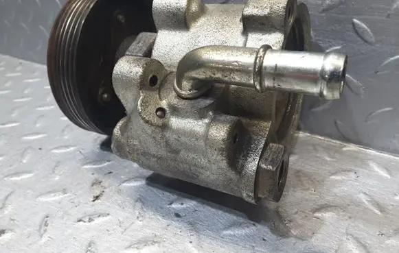 Renault Scenic I Power steering pump 26058572 7700417308 7700415198