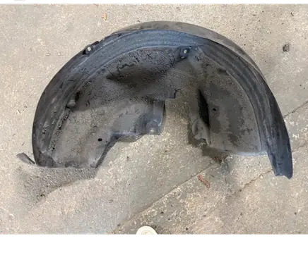 Rear arch fender liner splash guards