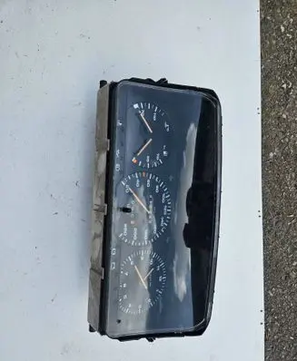 Speedometer (instrument cluster)