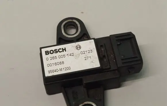KIA Sorento Airbag deployment crash/impact sensor 0265005142 95640M1200