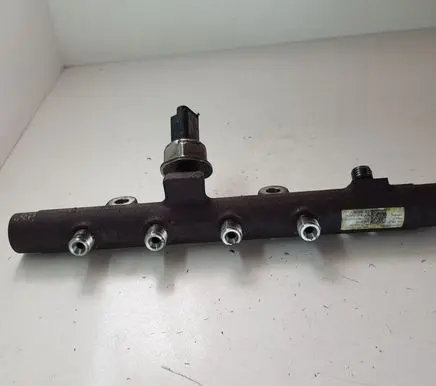 Nissan Juke I F15 Fuel main line pipe 8200704212 H8200704217
