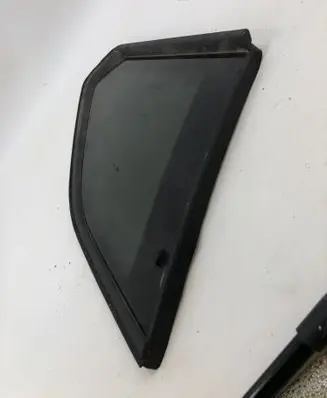 Volkswagen Golf VIII Rear side window 43r01351