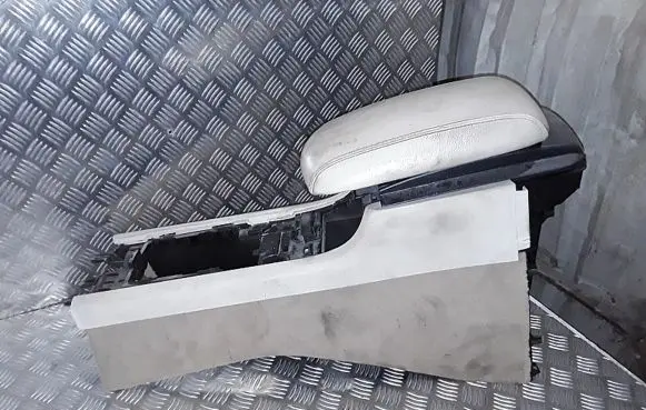 Citroen C6 Armrest 9644707177