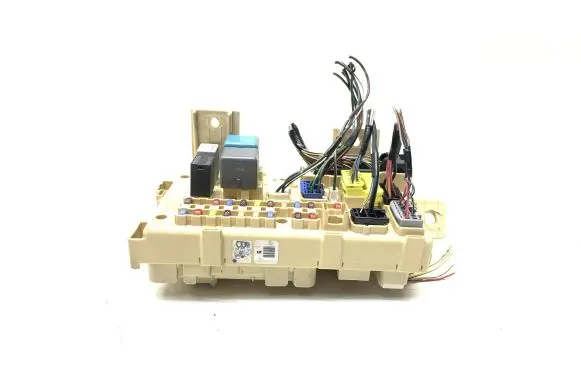 Toyota Avensis T250 Fuse module 82641CA010