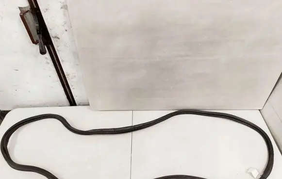 Fiat 500L Seal rubber (tailgate) 