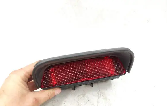 Third/center stoplight