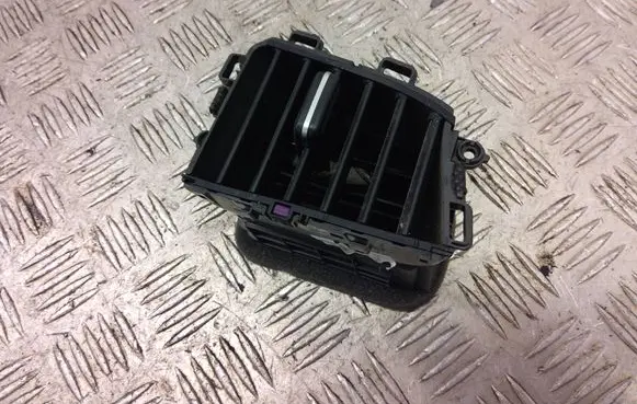 KIA Pro Cee'd III Dash center air vent grill 84740J7BB0
