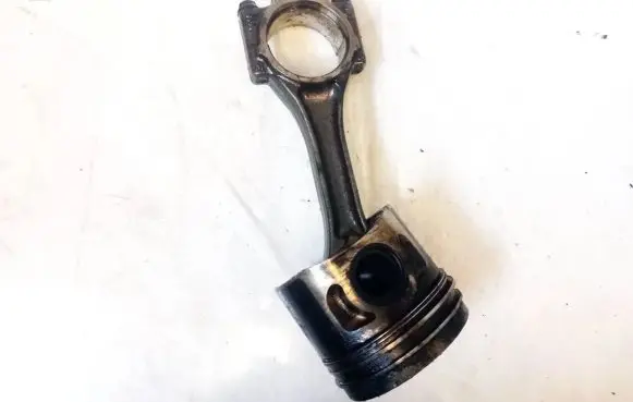 Volkswagen Golf Plus Piston with connecting rod