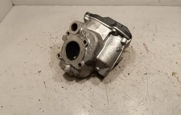 Mercedes-Benz CLA C117 X117 W117 EGR valve A2C59514268