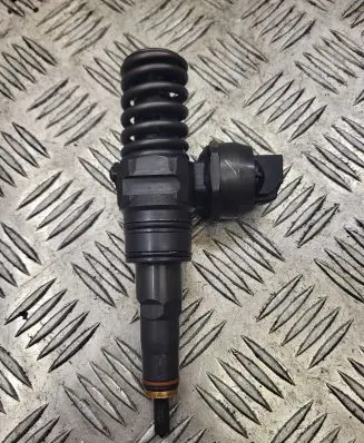 Seat Alhambra (Mk1) Fuel injector 038130073AJ