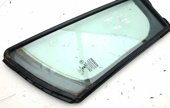 Nissan Leaf II (ZE1) Rear vent window glass 