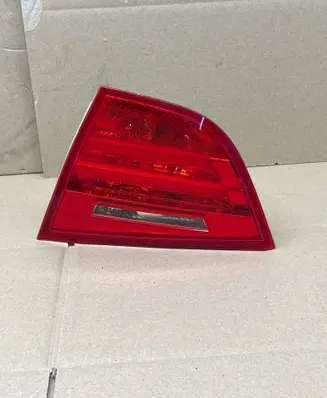 Tailgate rear/tail lights