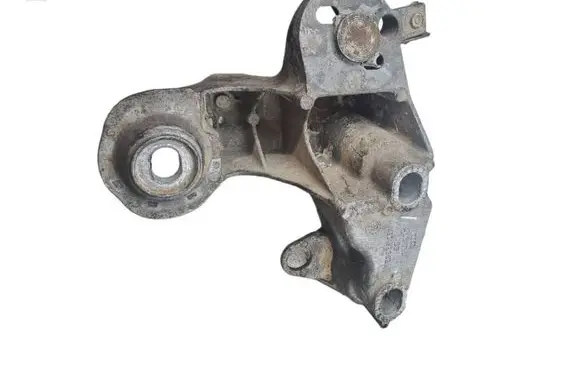 Volkswagen PASSAT B5 Engine mounting bracket 4B0199352A