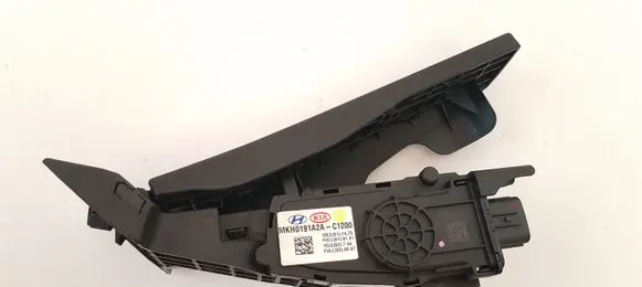 Hyundai Sonata Accelerator throttle pedal 351902E100