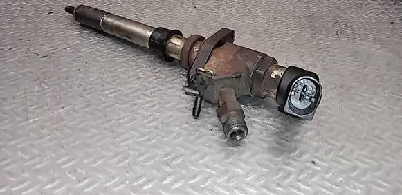 Volvo V50 Fuel injector 9657144580
