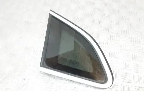 Volvo V40 Rear side window 31352336
