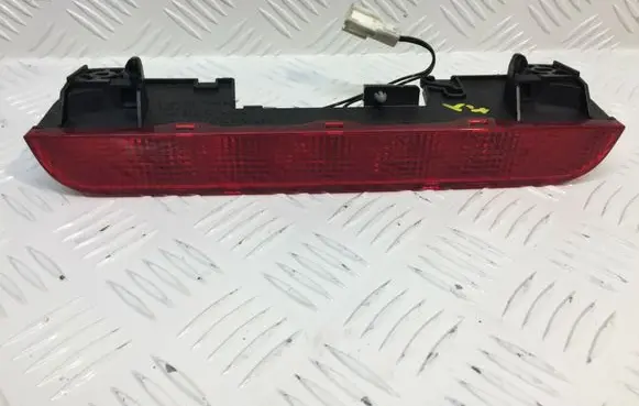 Nissan X-Trail T30 Third/center stoplight P1842