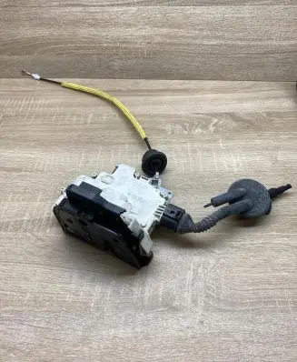 Audi A6 S6 C6 4F Front door lock 4F0839016
