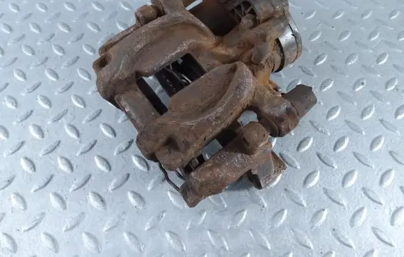 Subaru Outback (BS) Rear brake caliper 26620AL020