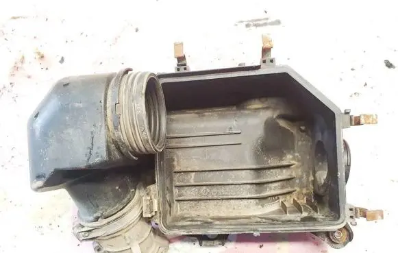 Honda FR-V Air filter box