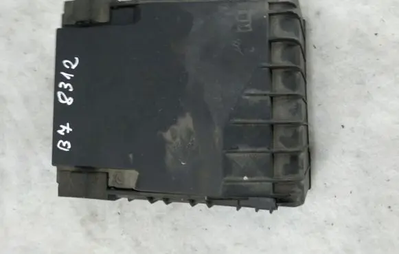 Volkswagen PASSAT B7 Fuse module