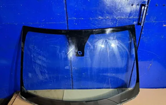 Volvo S40 Front windscreen/windshield window 31278292