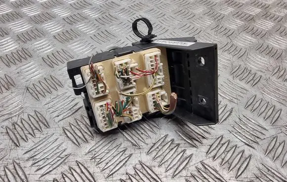 Toyota Avensis T250 Fuse module PPT40