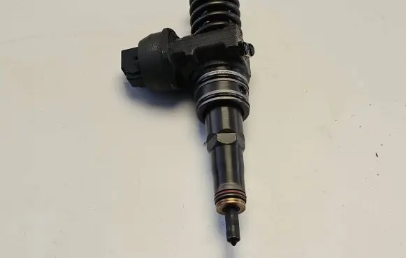Audi A6 S6 C6 4F Fuel injector 0414720215 038130073AG