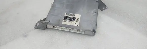 Toyota Avensis T250 Engine control unit/module 8966105690 1758006325 MB1758006325