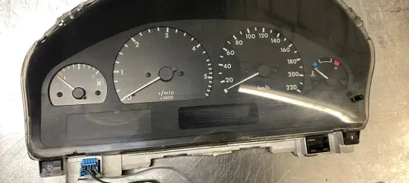 Land Rover Range Rover P38A Speedometer (instrument cluster) YAC111690 LR0010007