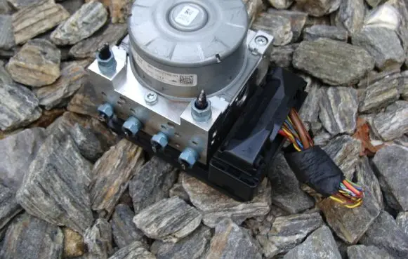 BMW 1 F20 F21 ABS Pump 6887740