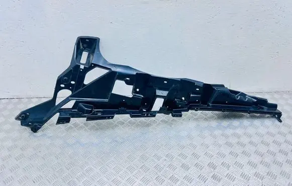 BMW i8 Fender mounting bracket 18951610 7336311