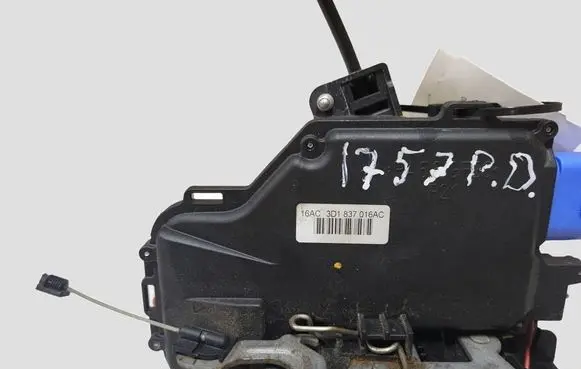 Volkswagen Touran I Front door lock 3D1837016AC