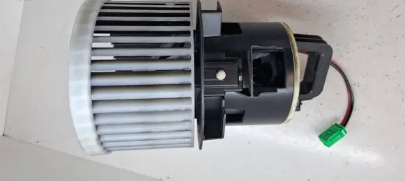 Peugeot 308 Front door blower motor DB271001