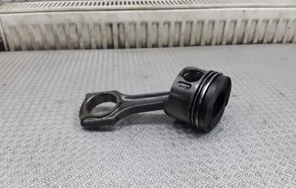 Mercedes-Benz ML W163 Piston with connecting rod