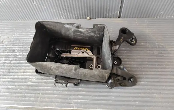 Skoda Octavia Mk4 Battery box tray 5WA915331