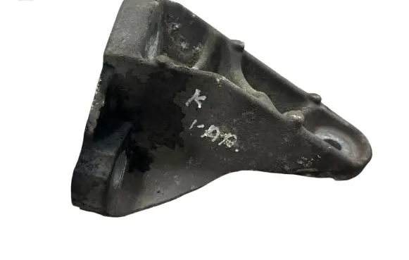 Jaguar XF X250 Engine mounting bracket 5R836061BA