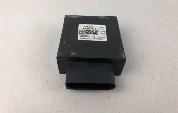 Volkswagen Tiguan Fuel injection pump control unit/module 3Q0906121B