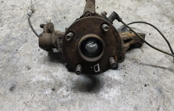 Toyota Corolla E120 E130 Front wheel hub